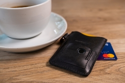 Kožené pouzdro na karty FIXED Smile Cards se smart trackerem FIXED Smile Pro, černé