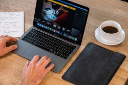 Kožené pouzdro FIXED Oxford pro Apple MacBook Air 13 Retina (2018/2019/2020), černé