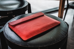 Kožené pouzdro FIXED Oxford pro Apple MacBook Air 13 Retina (2018/2019/2020), červené