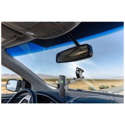 Univerzální držák do auta CellularLine Hug Air s bezdrátovým nabíjením, 15W, černý