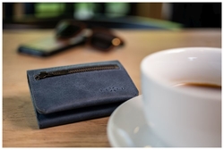 Kožená peněženka FIXED Tripple Wallet for AirTag z pravé hovězí kůže, modrá