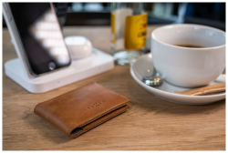 Kožená peněženka FIXED Wallet for AirTag z pravé hovězí kůže, hnědá