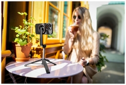 Selfie stick s tripodem FIXED MagSnap s podporou MagSafe a bezdrátovou spouští, bílý